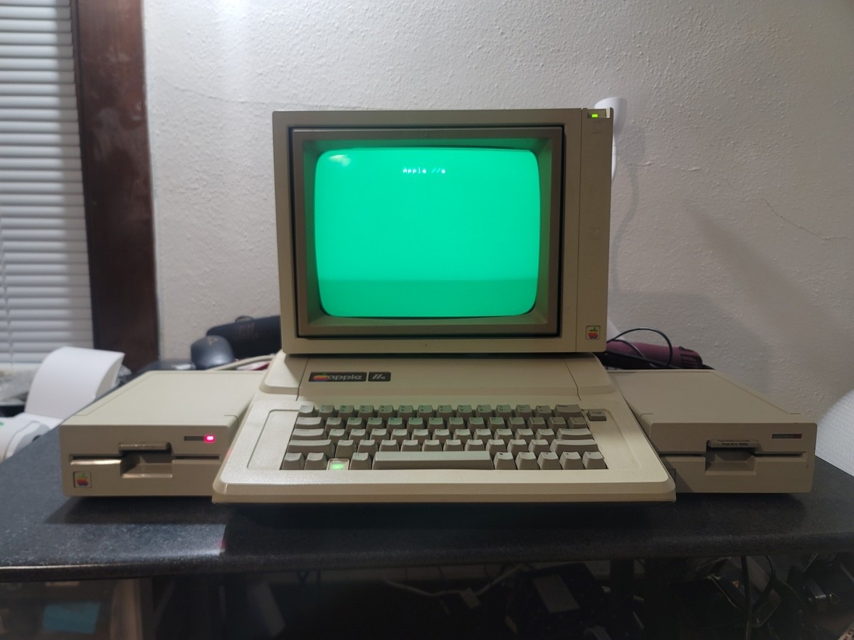 I remember playing simple DOS games on my family's pple IIe computer!